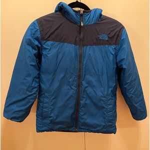 Boys North Face Winter Coat AOB9 Reversible Navy winter coat for those cold day